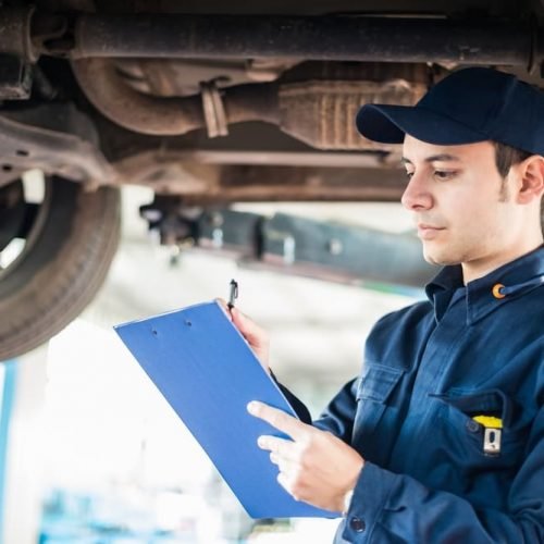 Por que devo seguir a manutenção indicado no manual do meu veículo?