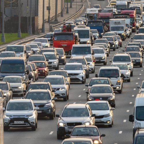 Moscow,April,21,2024.,A,Busy,Highway,With,Many,Cars Moscow,April,21,2024.,A,Busy,Highway,With,Many,Cars