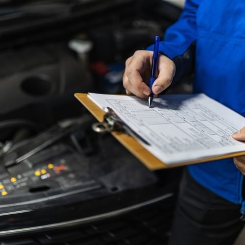 A,Skilled,Mechanic,Reviews,A,Detailed,Maintenance,Checklist,While,Inspecting